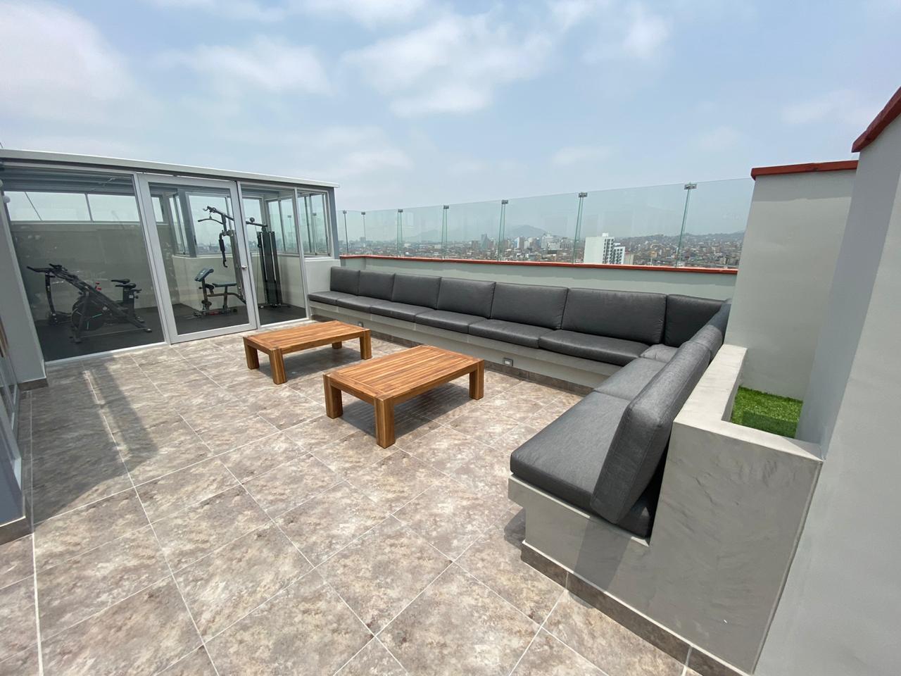 terraza-muebles-vista-al-minigym