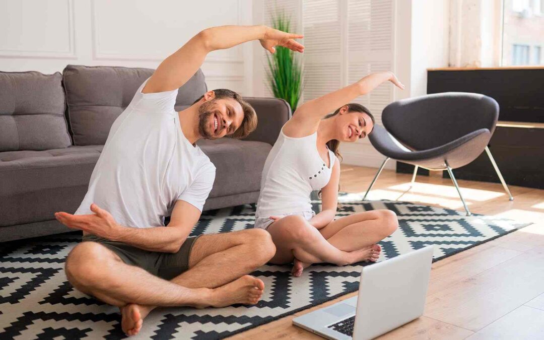 Equilibra cuerpo y mente: prácticas de yoga en tu edificio