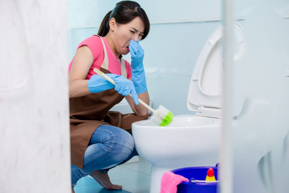 Cómo quitar el mal olor del baño